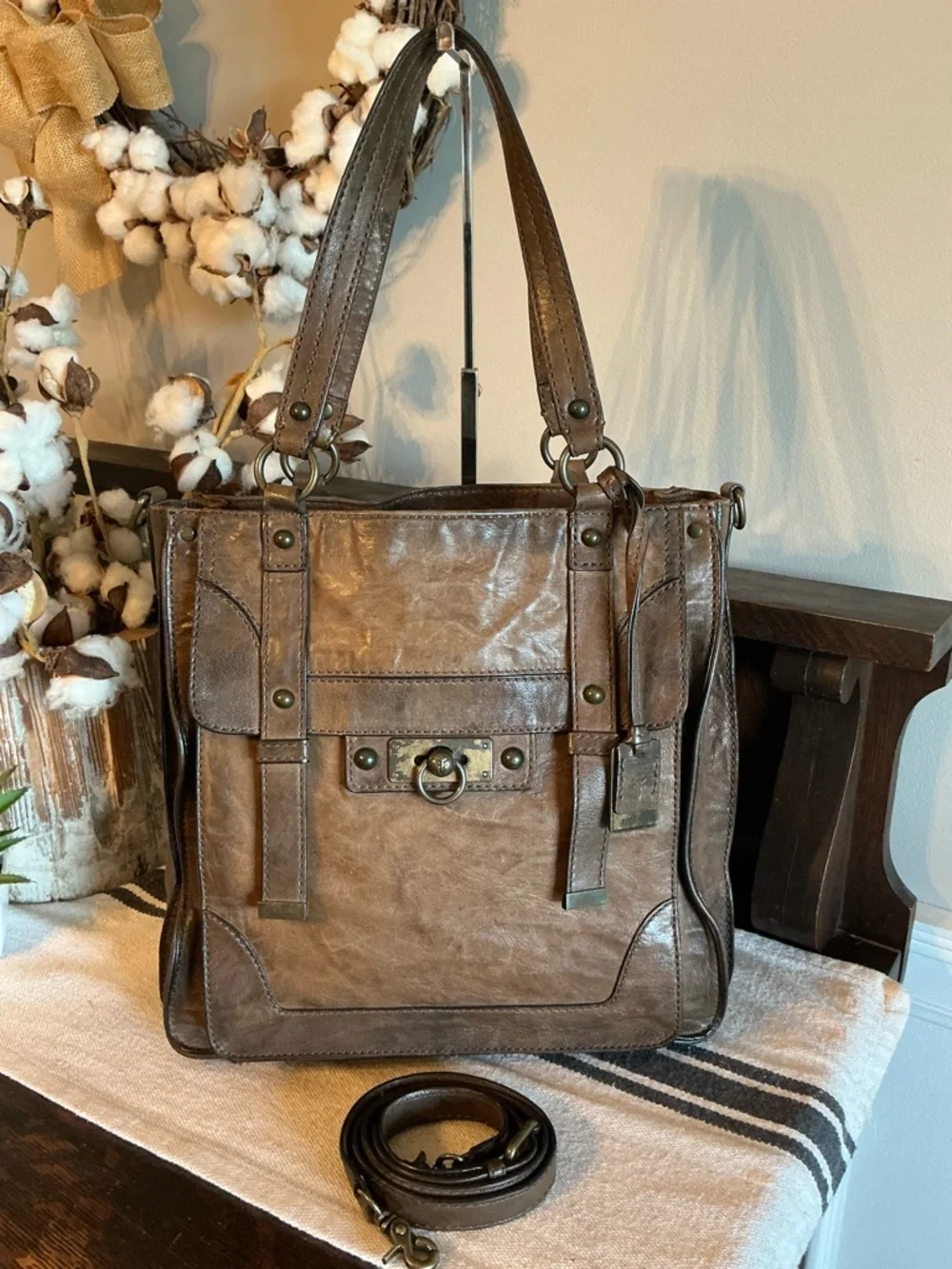 RARE Frye Leather Cameron Magazine Crossbody Tote Shoulder Bag Taupe Retail $438 - Picture 3 of 12